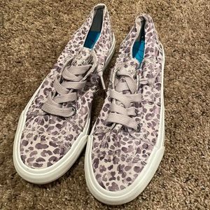 Women’s Blowfish Slip-On Sneakers. Size 6